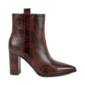 Bottines marron sur le post Zahara brun