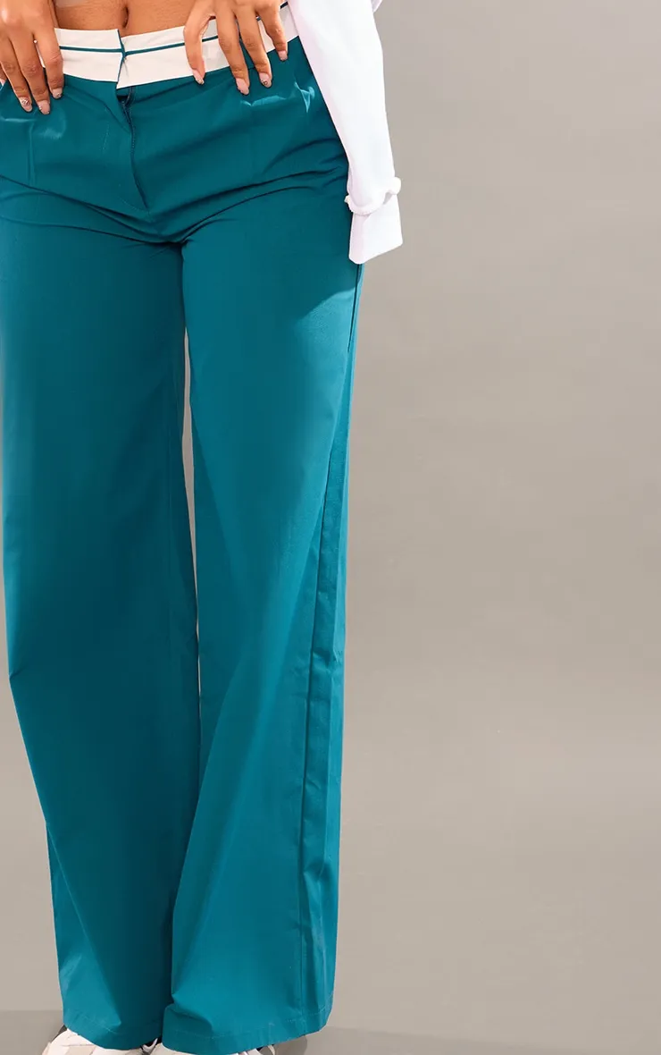 Pantalon droit vert à revers sur la taille