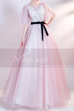 Robe longue cérémonie rose pailleté avec haut brodé et manches papillons