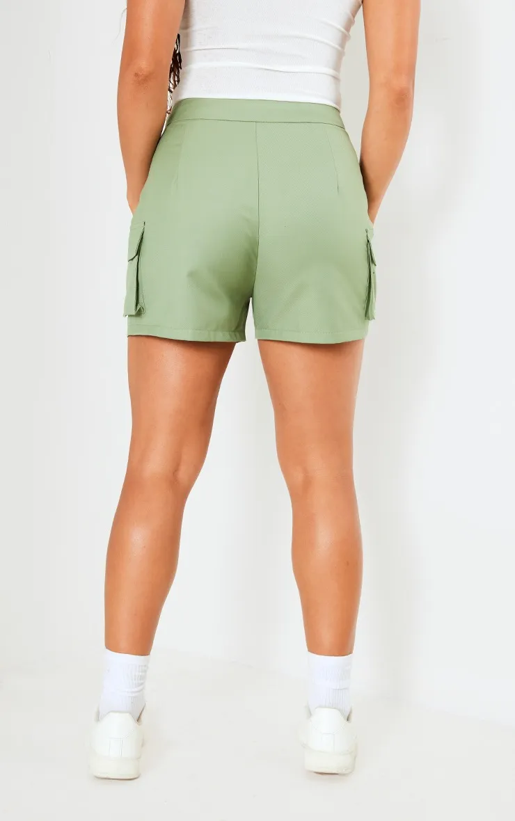 Short de tailleur style cargo kaki à poches