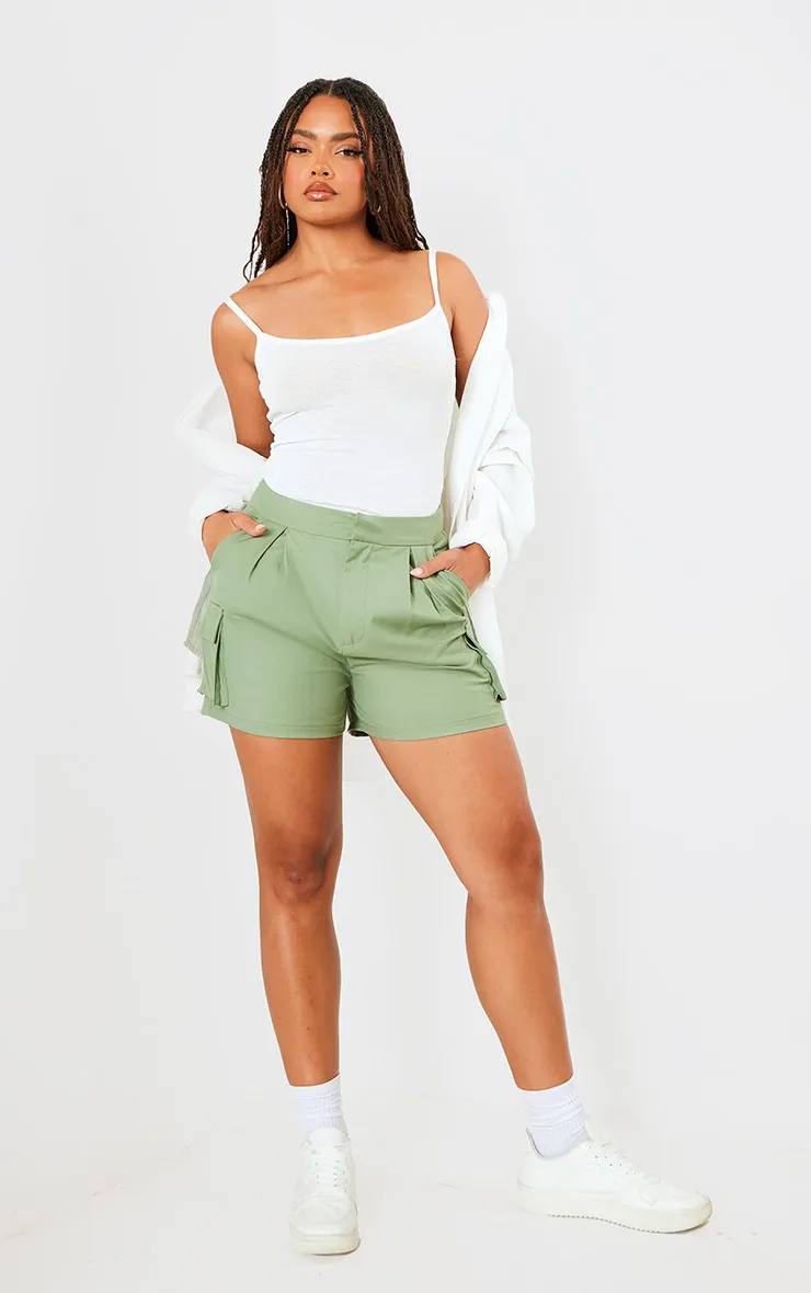 Short de tailleur style cargo kaki à poches